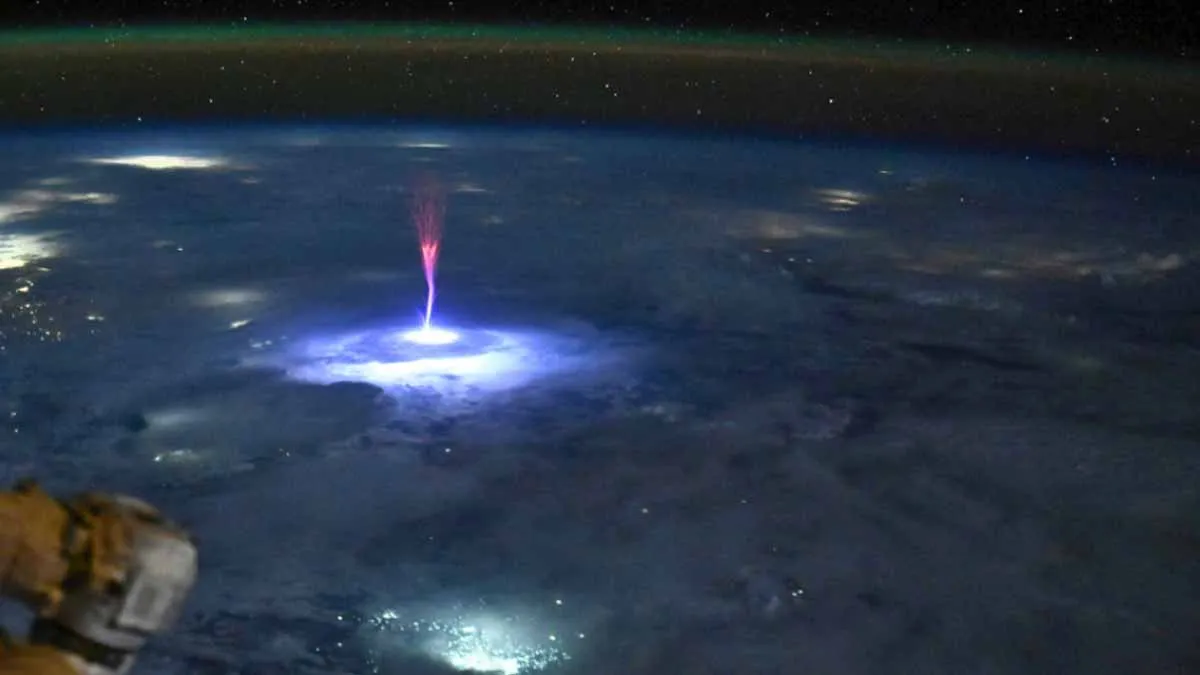 Fenomeni elettrici invisibili: uno spettacolo dalla Stazione Spaziale Internazionale